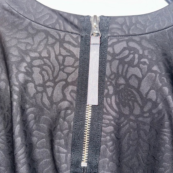 Lululemon top size 4 - Picture 5 of 5